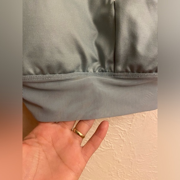 ALO Yoga bra - Picture 9 of 10